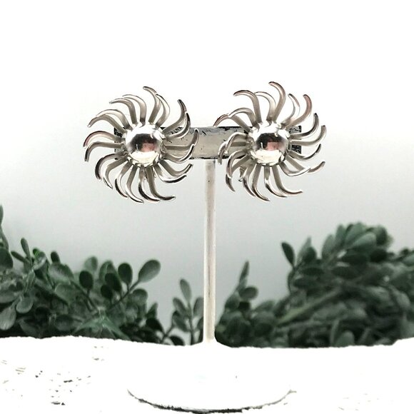 Vintage Sunburst Flower Design Silver Tone Clip-On Earrings - Picture 3 of 4